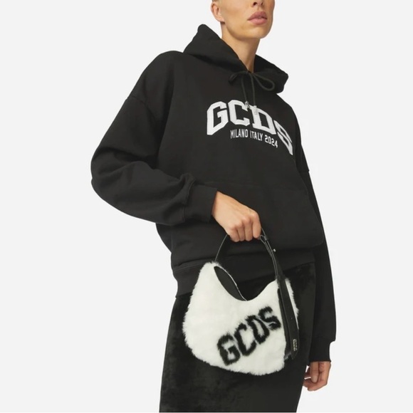 Gcds small Comma Faux Fur Logo shoulder bag black white combo - Picture 1 of 9